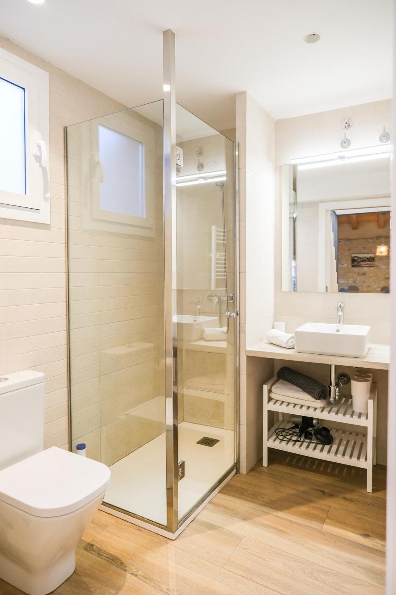 Ganganell Atic Apartamento Con Terraza En เบซาลู ภายนอก รูปภาพ