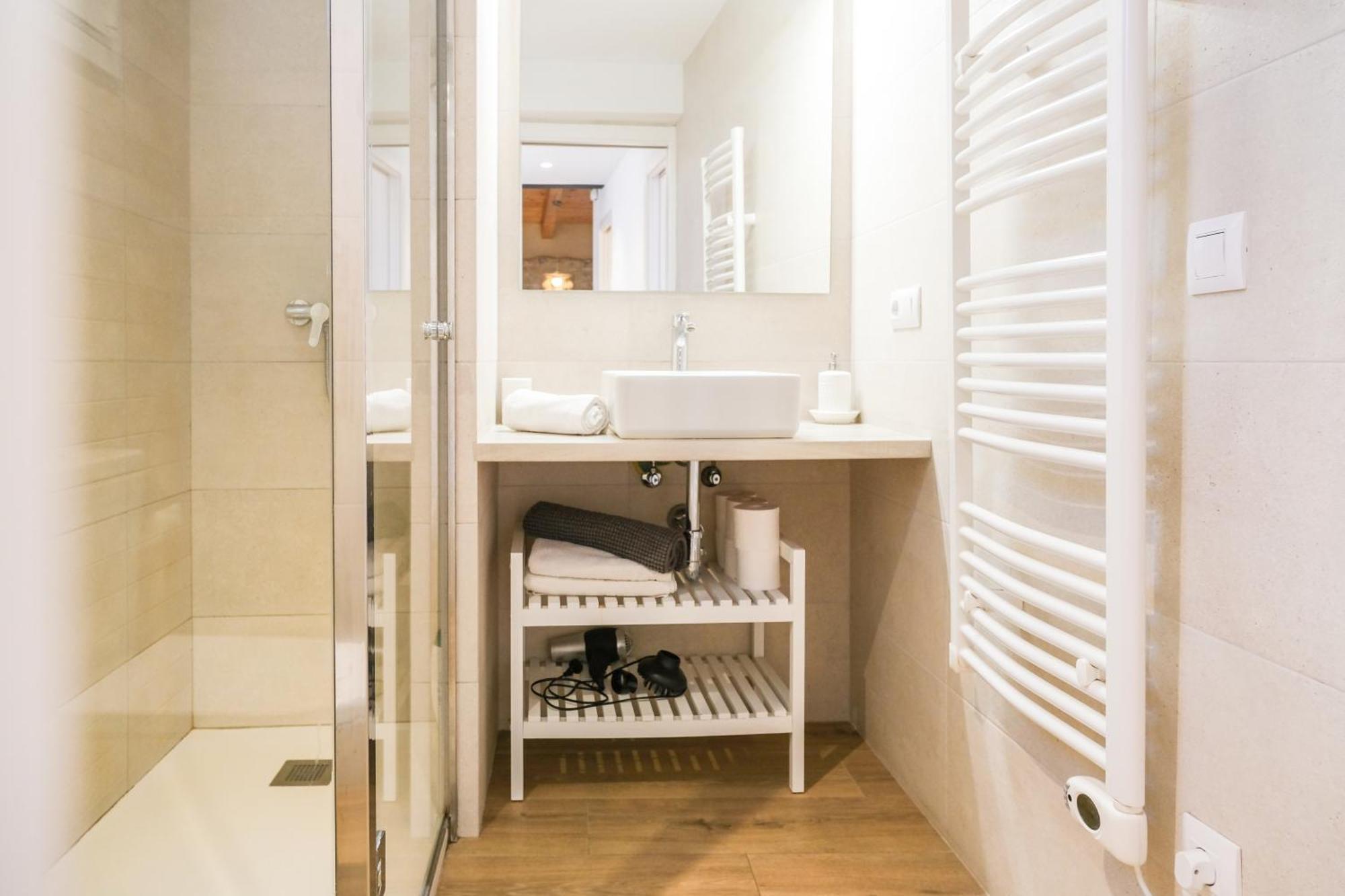 Ganganell Atic Apartamento Con Terraza En เบซาลู ภายนอก รูปภาพ