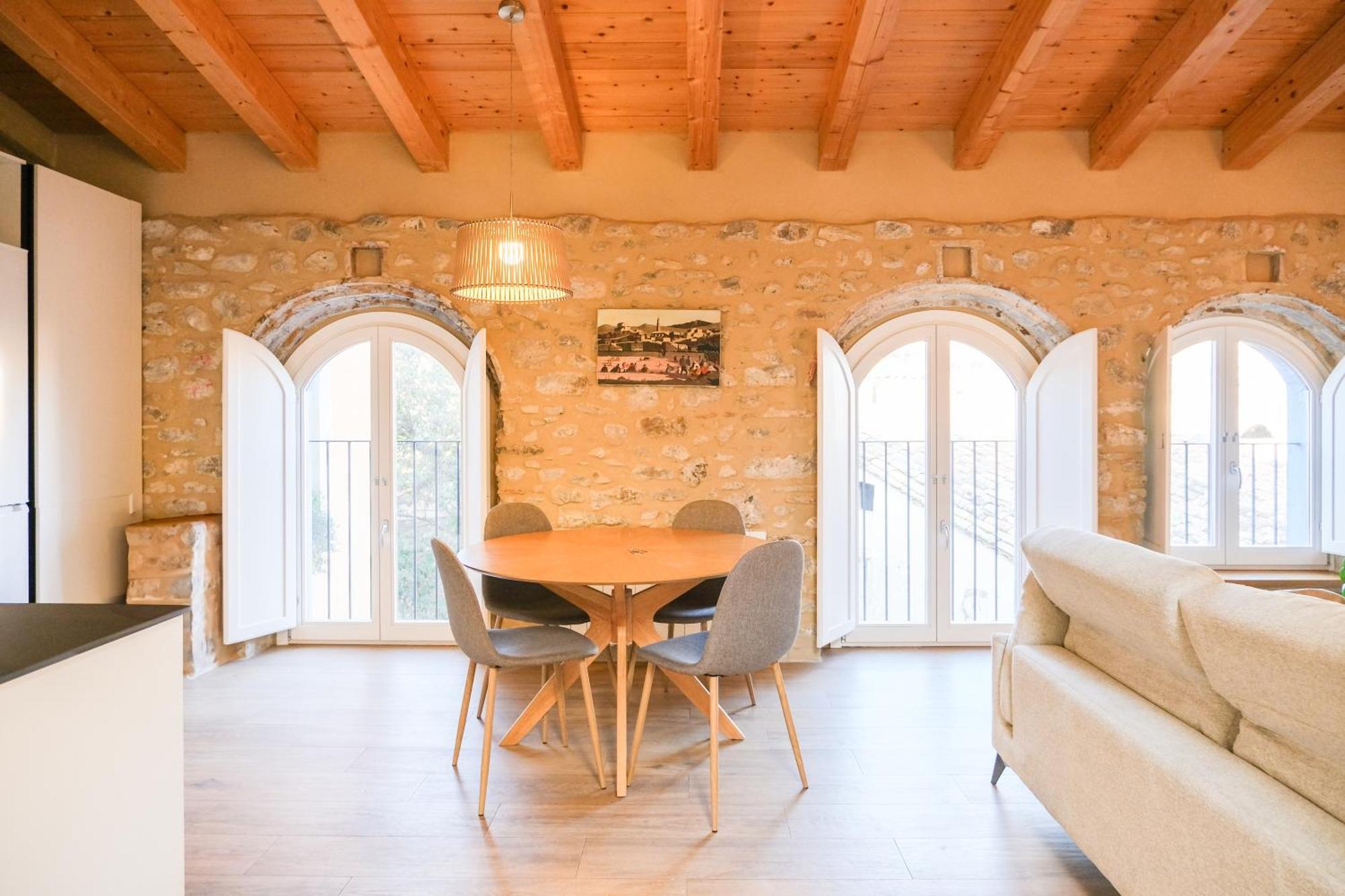 Ganganell Atic Apartamento Con Terraza En เบซาลู ภายนอก รูปภาพ