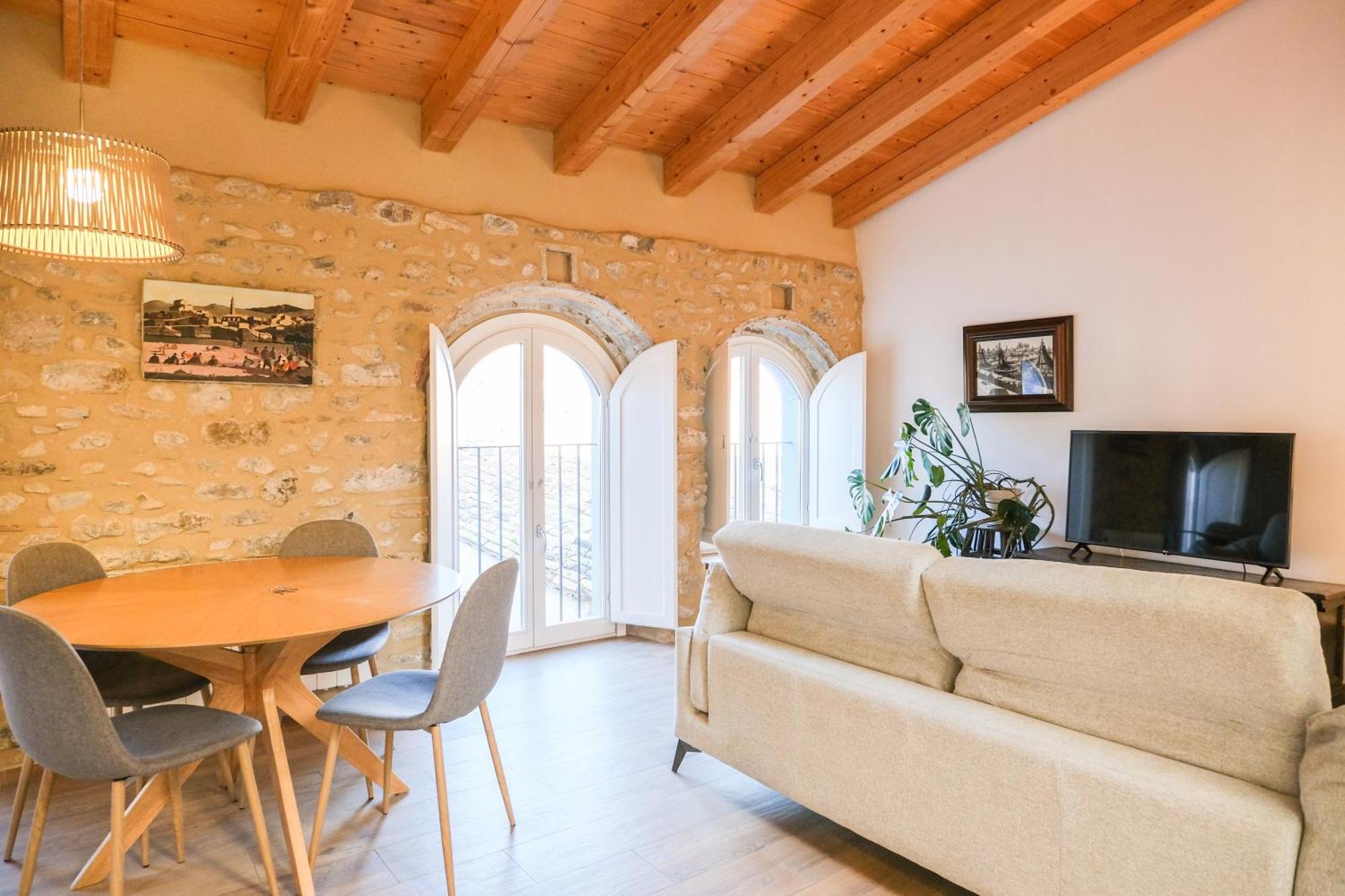 Ganganell Atic Apartamento Con Terraza En เบซาลู ภายนอก รูปภาพ