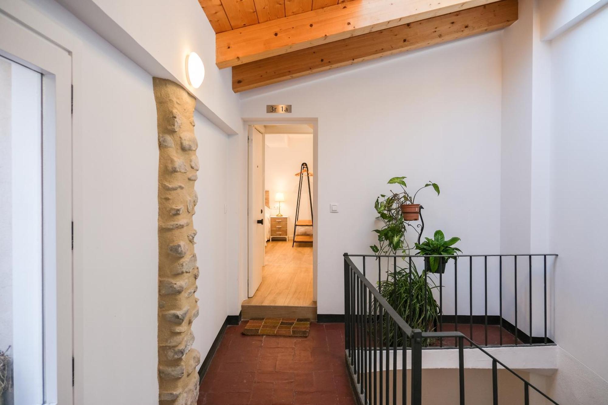 Ganganell Atic Apartamento Con Terraza En เบซาลู ภายนอก รูปภาพ