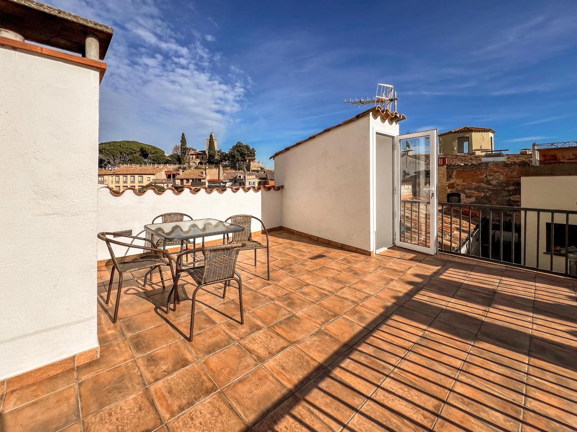 Ganganell Atic Apartamento Con Terraza En เบซาลู ภายนอก รูปภาพ