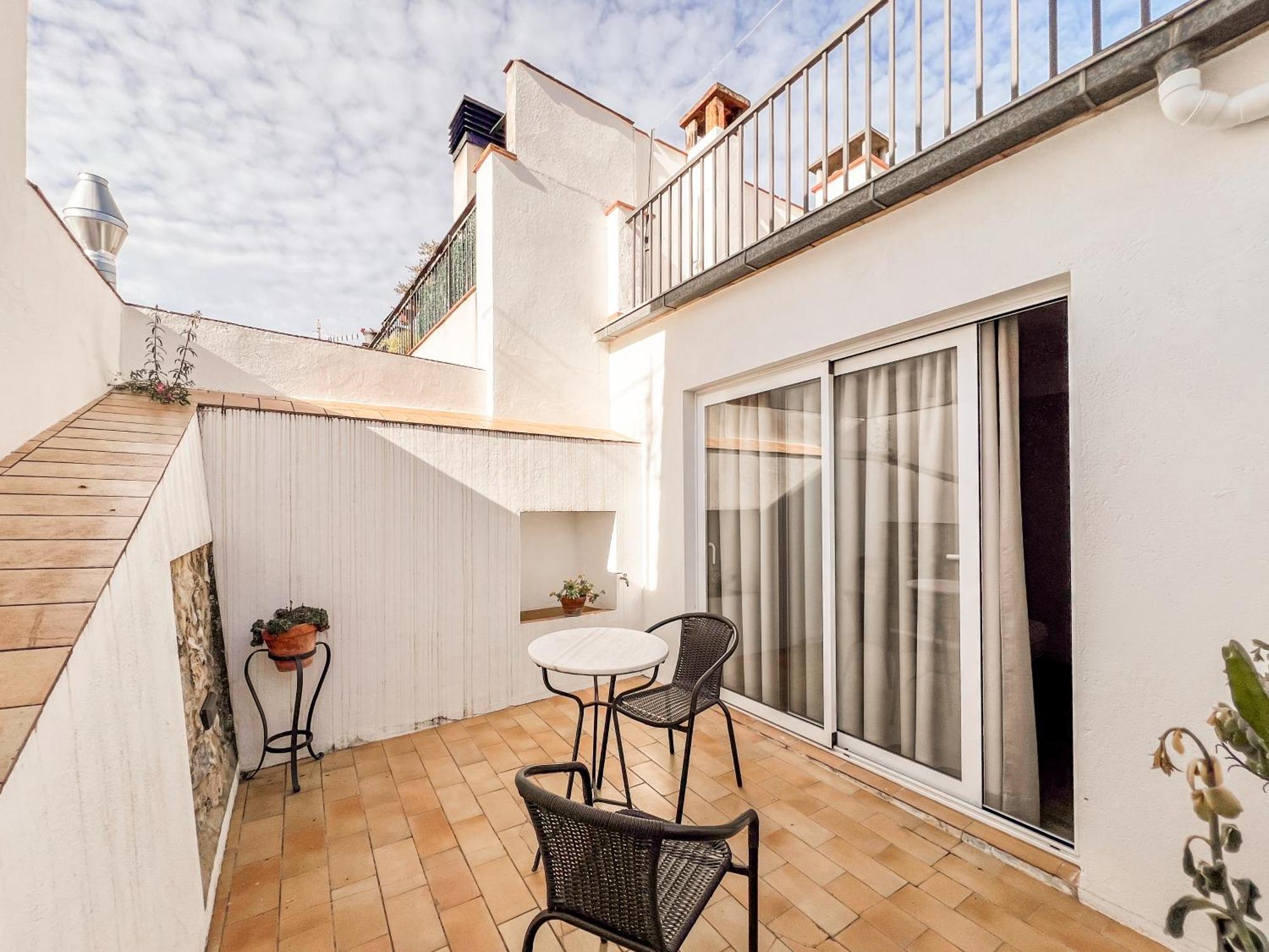 Ganganell Atic Apartamento Con Terraza En เบซาลู ภายนอก รูปภาพ